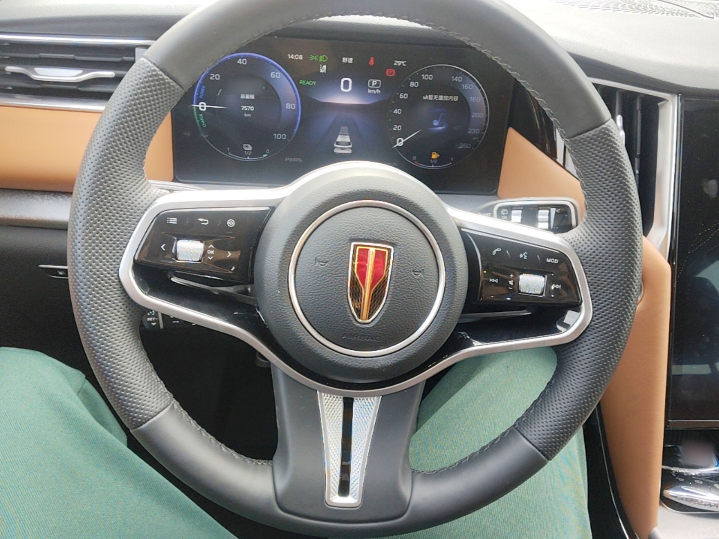 Hongqi HS7 PHEV 2025 Model 2.0T PHEV Four-Wheel Drive 2 Million Units Commemorative Edition 6-Seater — снимка 13