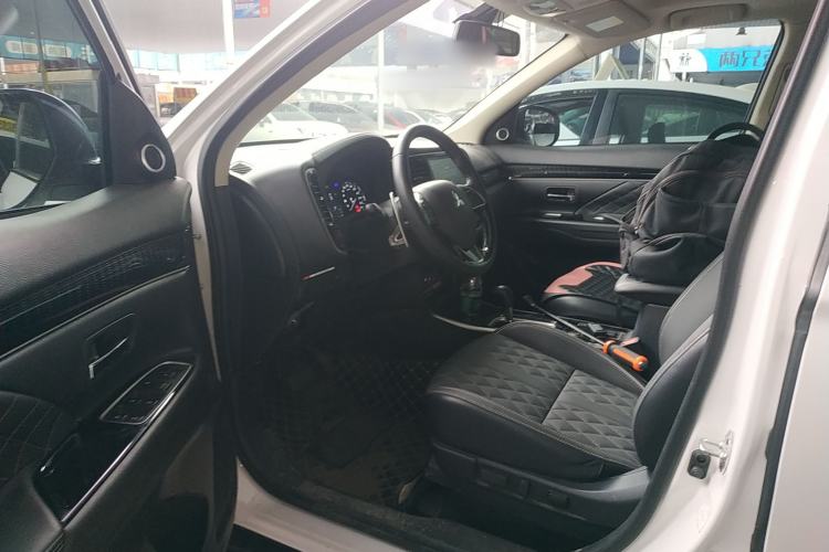 Used Mitsubishi Outlander 2021 2.4L 4x4 DynaDrive Edition 5 Seats Driver Seat