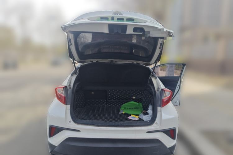 Used Toyota C-HR 2018 2.0L Leading Edition China VI Trunk