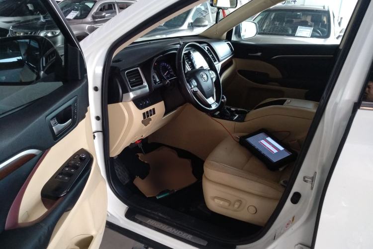 Used Toyota Highlander 2015 2.0T Four-Wheel Drive Ultimate Edition 7-Seater Driver Seat