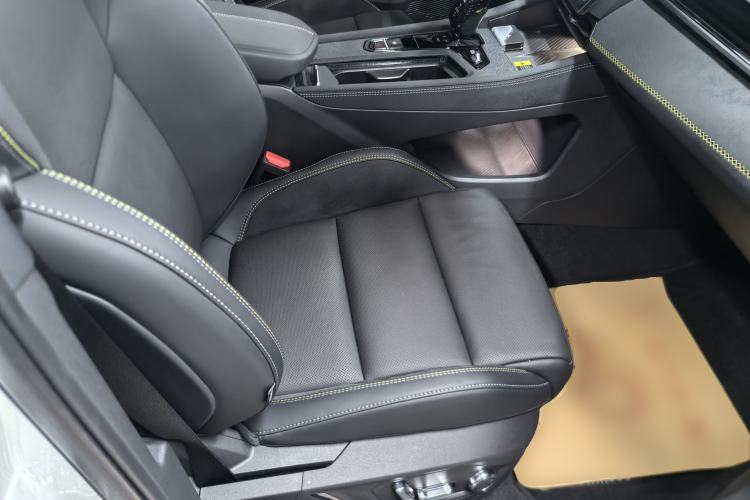 Used Lynk & Co 03 2023 2.0TD DCT H-Power Halo Right Front Seat