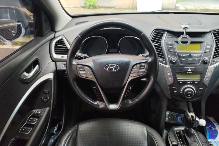 Used Hyundai Santa Fe 2013 2.4L Automatic Two-Wheel Drive Smart Version Steering Wheel