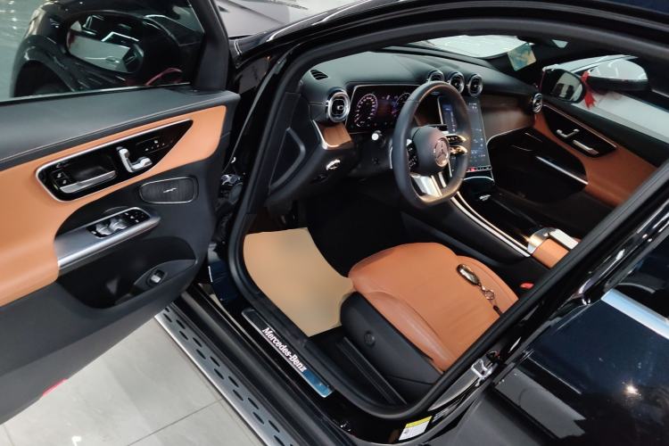 Used Mercedes-Benz GLC 2024 GLC 300 L 4MATIC Dynamic Edition 5-seater
