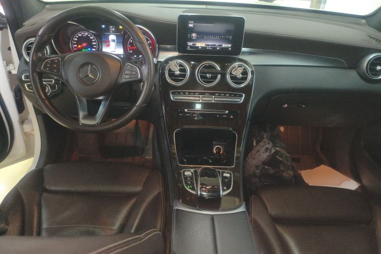 Used Mercedes-Benz GLC 2018 Facelifted GLC 260 4MATIC Dynamic Edition Center Console