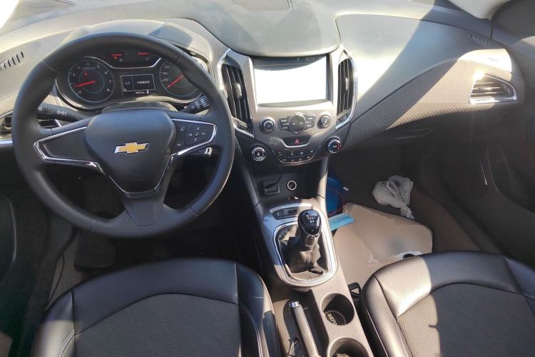 Used Chevrolet Cruze 2015 1.5L Manual Elite Edition Center Console