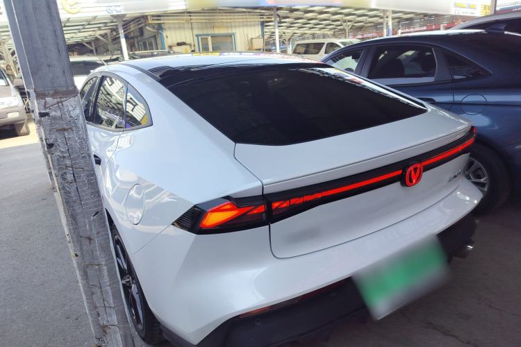 Used Changan UNI-V iDD 2023 ZhiDian iDD 1.5T 113km Smart & Fun Version
