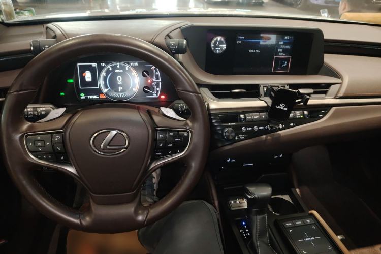 Used Lexus ES 2020 300h Premier Edition