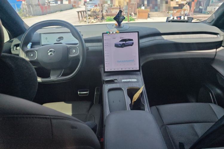 Used Nio ES7 2022 75 kWh Center Console