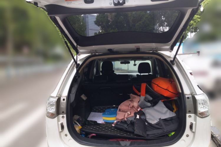 Used Mitsubishi Outlander 2014 2.4L 4x4 Deluxe Value Edition 5 Seats Trunk