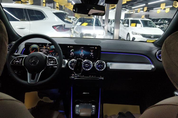 Used Mercedes-Benz GLB 2023 Refreshed GLB 200 Dynamic Edition Center Console