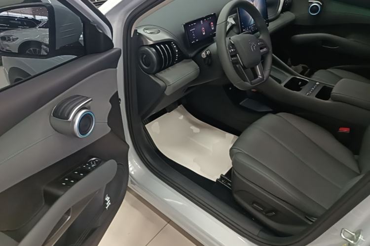 Used BYD Yuan PLUS 2025 Intelligent Driving Version 510 km Leading Edition
