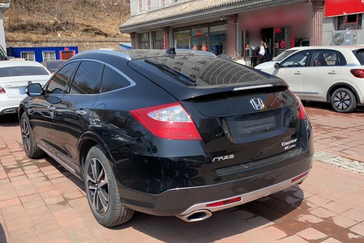 Used Honda Crosstour 2016 3.0L AWD Prestige Navigation Edition Exterior 5