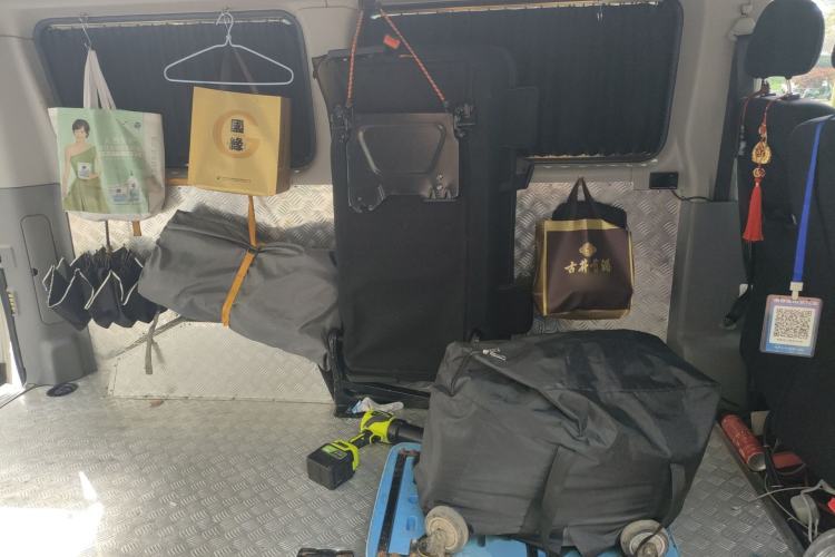 Used SAIC MAXUS Xintu V80 2021 2.0T PLUS Manual City Edition Short Wheelbase Ultra-Low Roof 5/6 Seats
