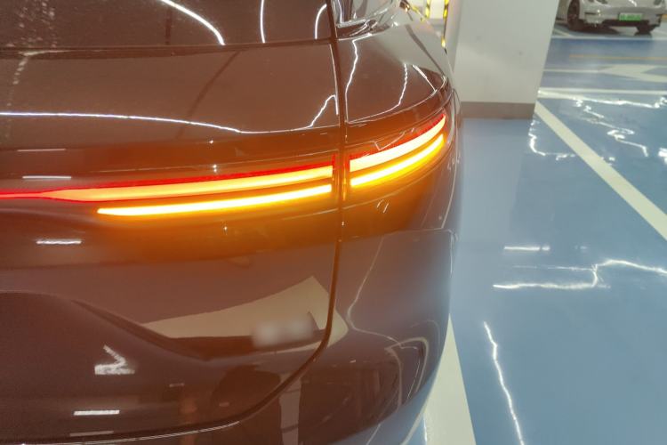 Used Nio ES8 2024 75 kWh Right Rear Taillight