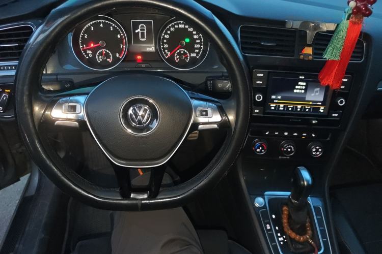 Used Volkswagen Golf 2018 230TSI Automatic Luxury Version Steering Wheel