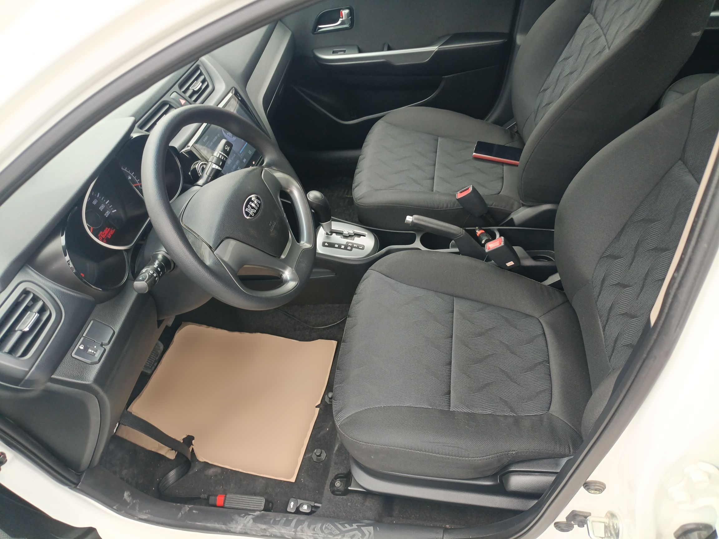 Переднее сиденье в автомобиле