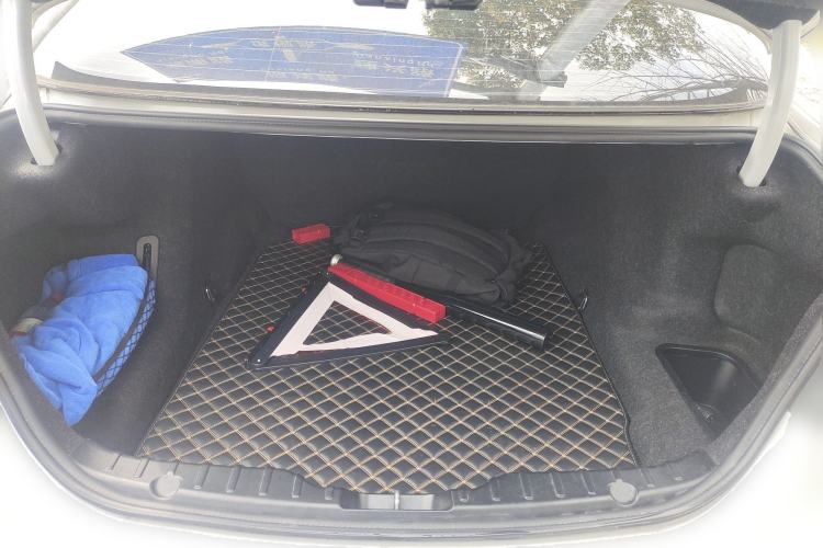 Used BMW 5 Series 2013 525Li Leading Model
