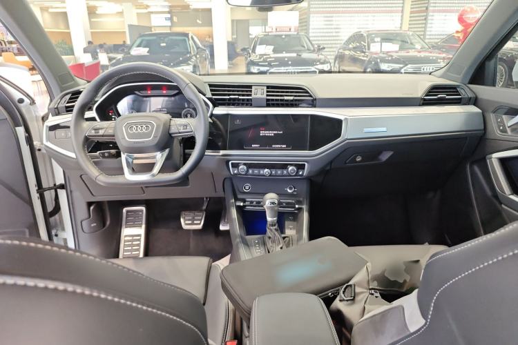 Used Audi Q3 2024 40 TFSI Fashion Dynamic Model
