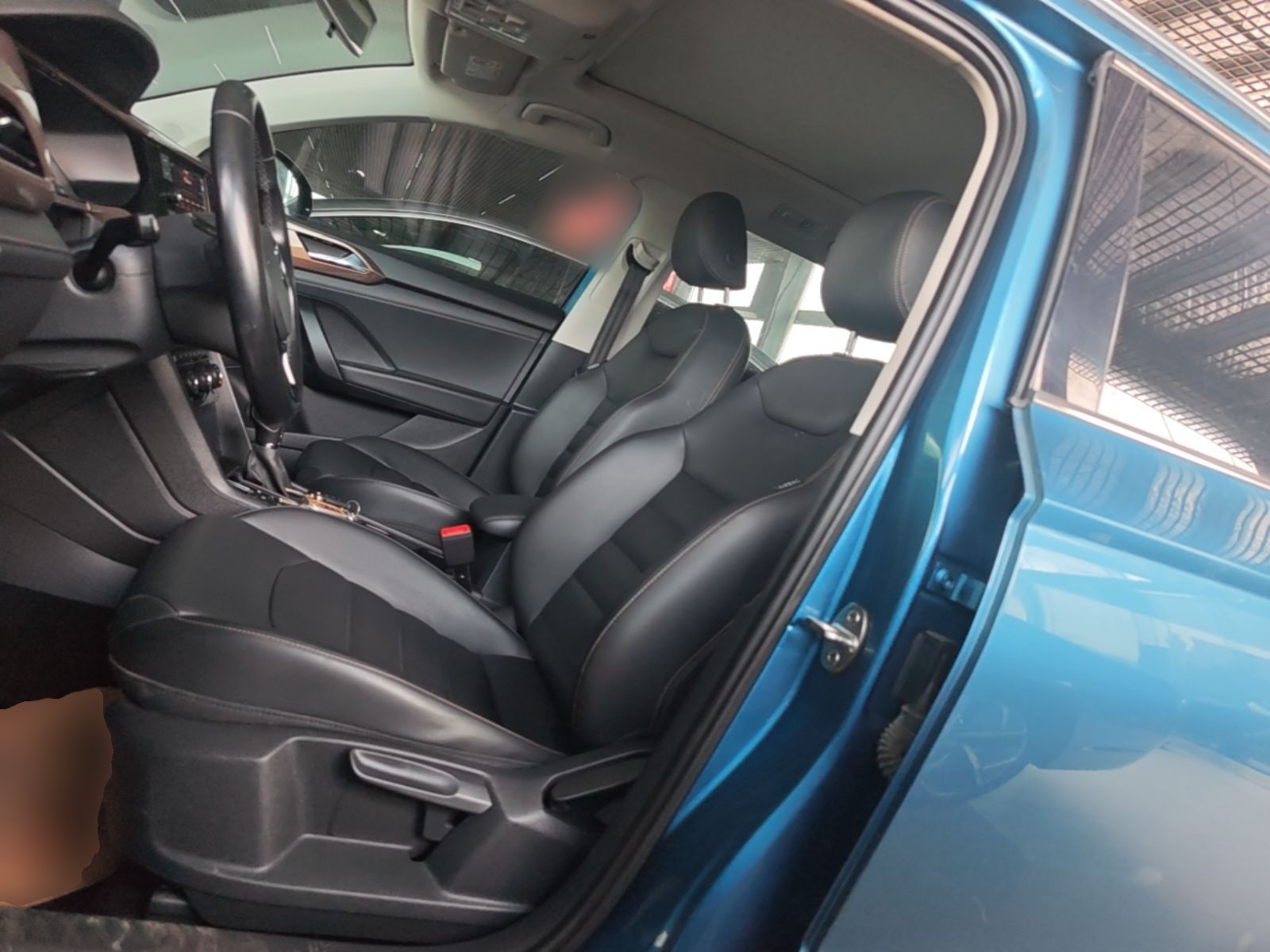 Vordere Reihe im Auto