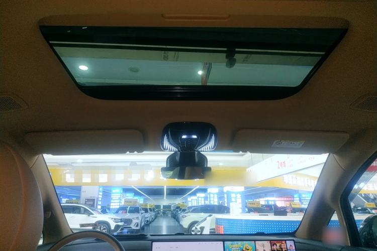 Used VOYAH Dream 2025 PHEV Four-Wheel Drive Prestige Kunpeng Edition
