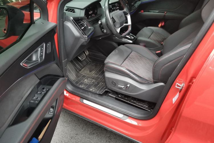 Used Audi Q5 e-tron 2022 50 e-tron quattro edition one Artistic Collection Edition Driver Seat