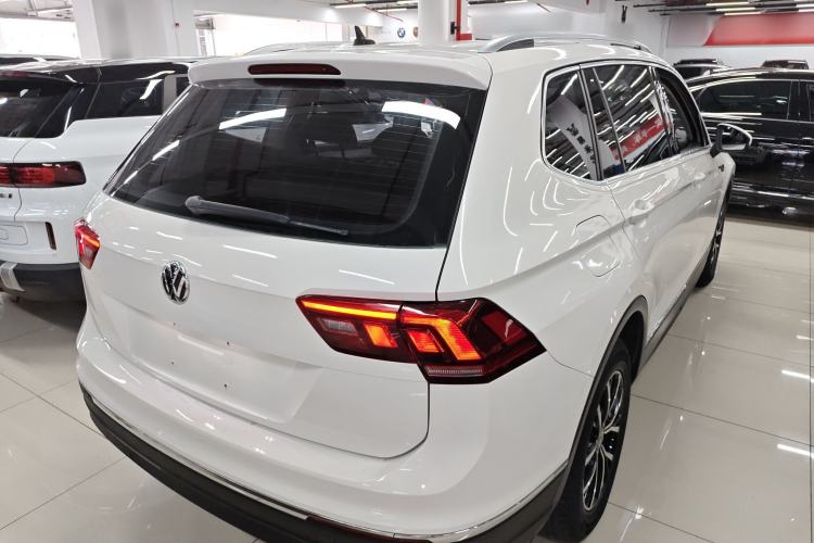 Used Volkswagen Tiguan L 2017 330TSI Automatic Two-Wheel Drive Luxury Edition Rear Right 45 Deg