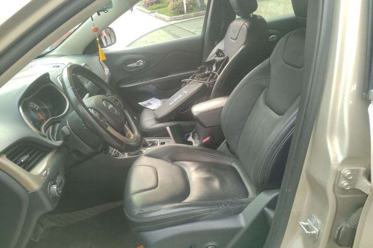 Used Jeep Cherokee 2016 2.4L Leading Edition Left Front Seat