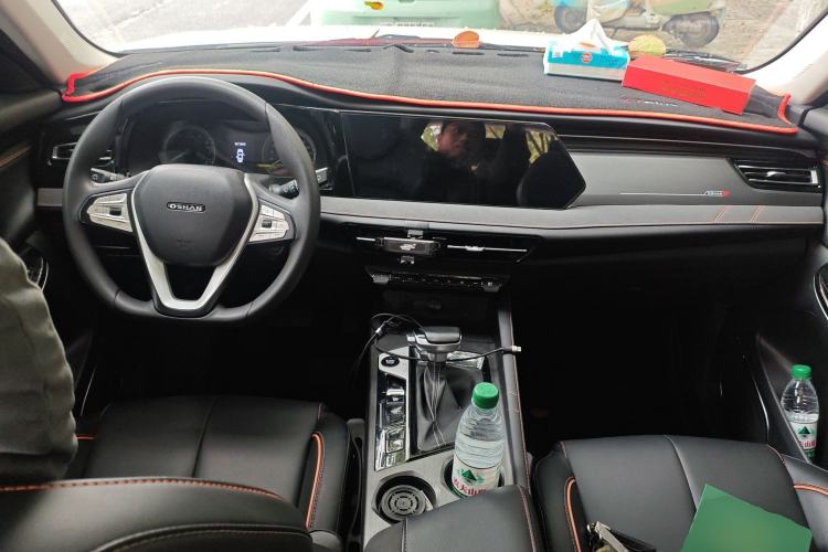 Used CHANGAN OSHAN X7 PLUS 2022 1.5T Blue Whale Edition Automatic Luxury 7-Seater Center Console