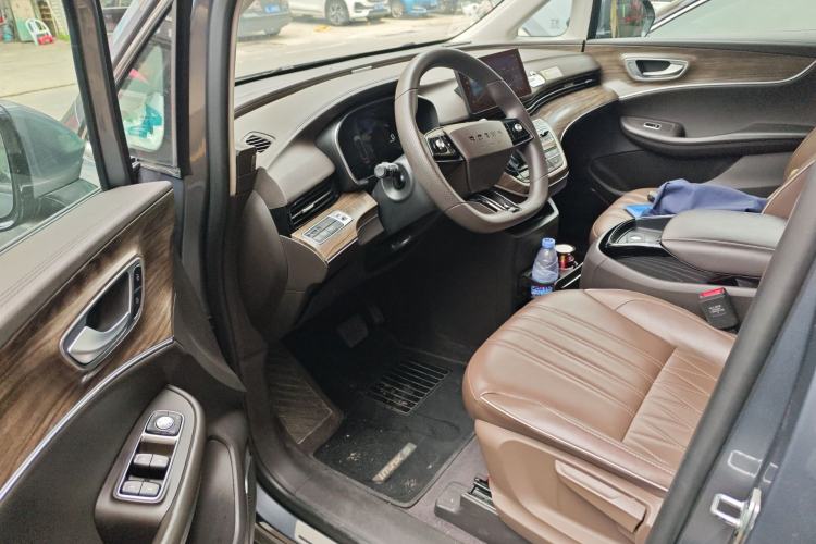 Used Roewe iMAX8 New Energy 2022 Silver Edition Driver Seat