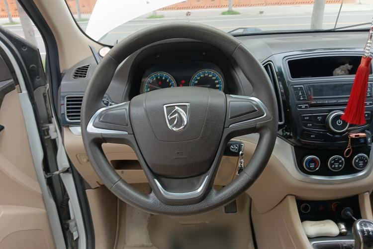 Used Baojun 730 2014 1.5L manual standard trim 7 seats Steering Wheel