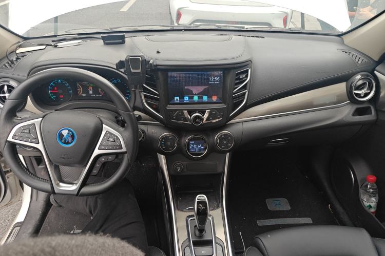 Used BYD Song New Energy 2017 Song DM 1.5TID All-Wheel Drive Luxury Model Center Console