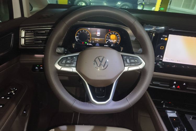 Used Volkswagen Viloran 2022 330TSI Luxury Edition
