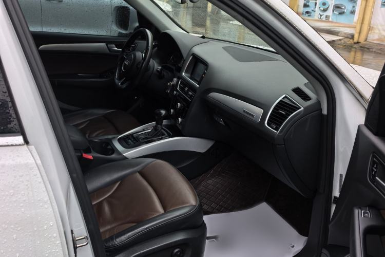 Used Audi Q5 2016 40 TFSI Technology Edition Interior 1