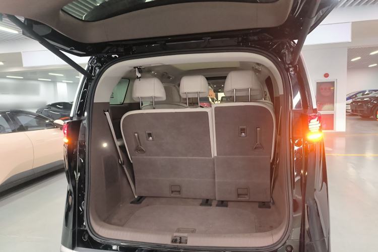 Used Denza D9 2024 DM-i 1050 Luxury Model
