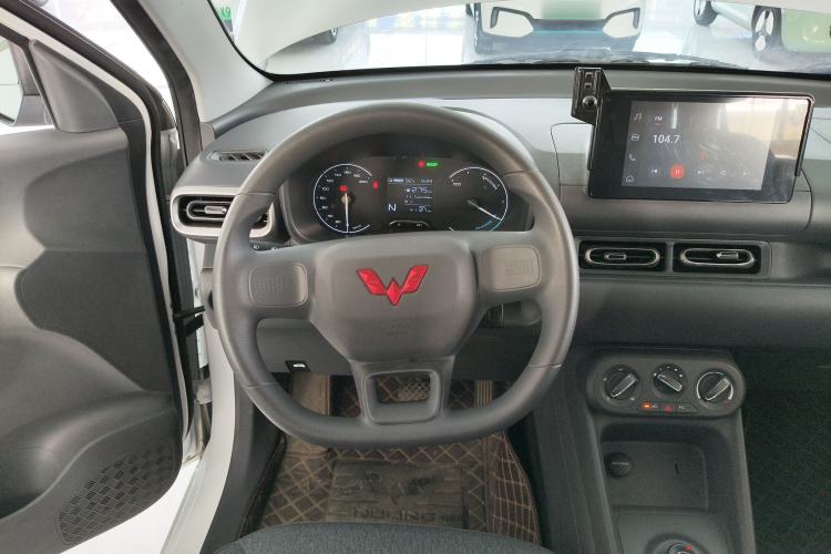 Used Wuling Hongguang New Energy 2024 All-Electric Model 300KM Standard Version
