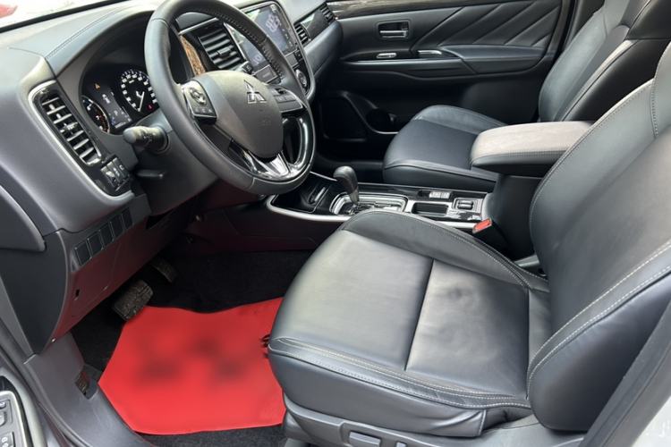 Used Mitsubishi Outlander 2019 2.0L Two-Wheel Drive Comfort Edition 5 Seats China VI Standard
