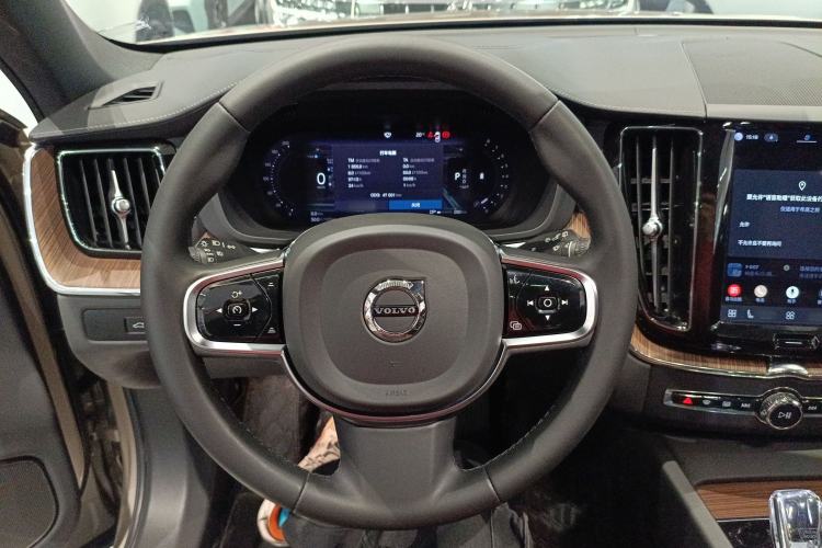 Used Volvo XC60 2024 B5 4x4 Smart Luxury Edition Steering Wheel