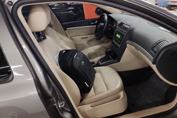 Used Skoda Octavia 2015 Classic Model 1.6L Automatic Elegance Edition
