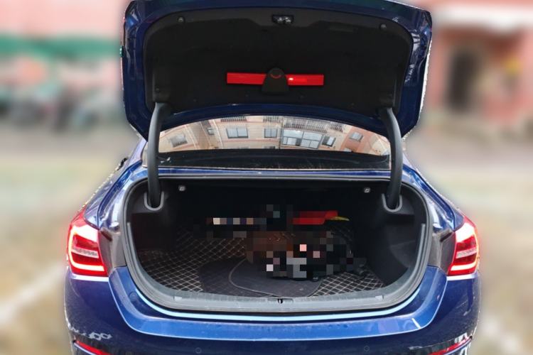 Used Hongqi H5 2022 Classic Model 1.8T Automatic Smart Connect Flagship Edition Trunk