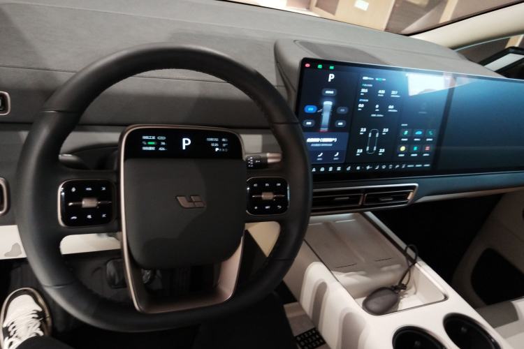 Used Li Auto MEGA 2025 Home Family Special Edition