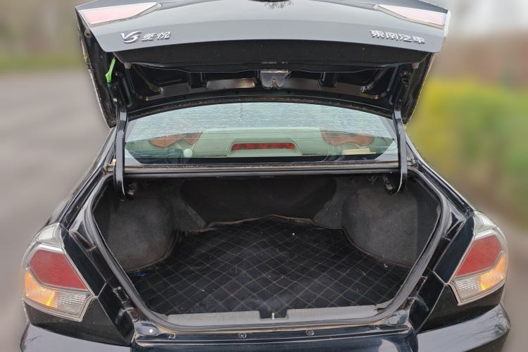 Used Soueast V3 Lingyue 2012 Revised Version 1.5L Manual Comfort Edition Trunk