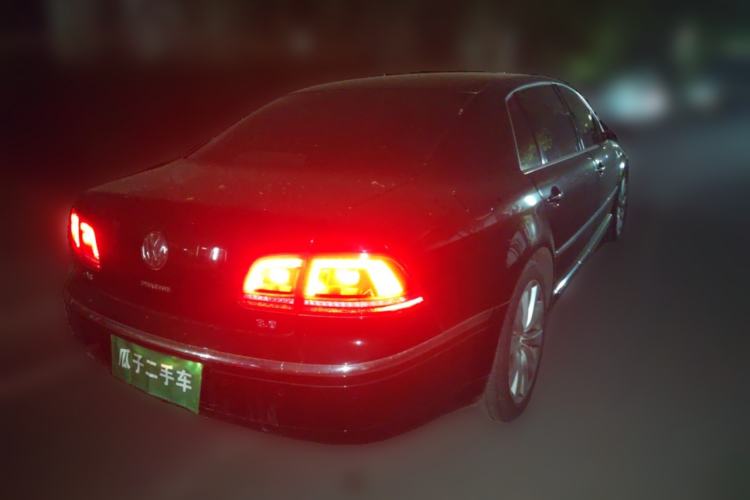 Used Volkswagen Phaeton 2011 3.6L V6 4-Seater Extended-Length Individual Edition Rear Right 45 Deg