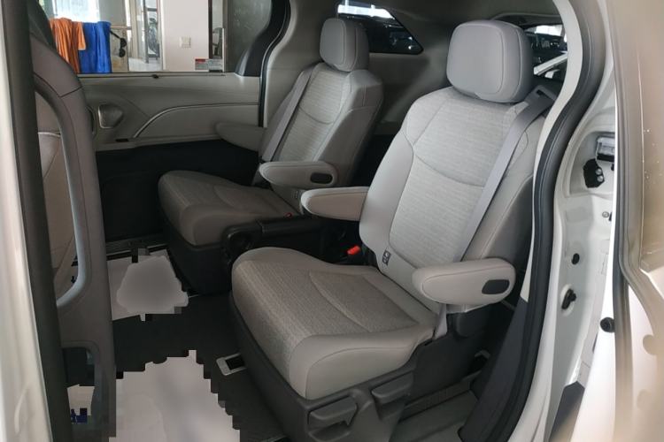 Used Toyota SIENNA 2026 Model 2.5L Dual-Engine Two-Wheel-Drive Comfort Edition Left Rear Seat