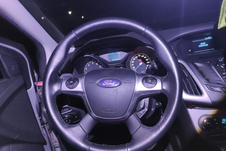 Used Ford Focus 2012 Sedan 1.6L Automatic Fashion Edition