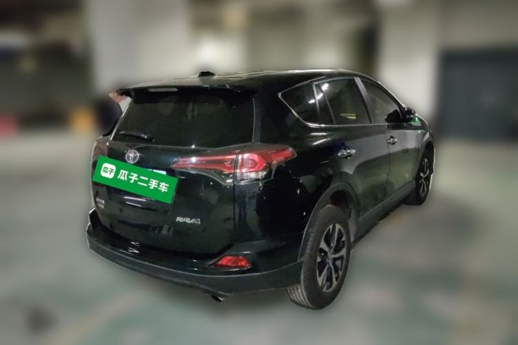 Used Toyota RAV4 2016 2.0L CVT Two-Wheel Drive Fashion Edition China V Standard
