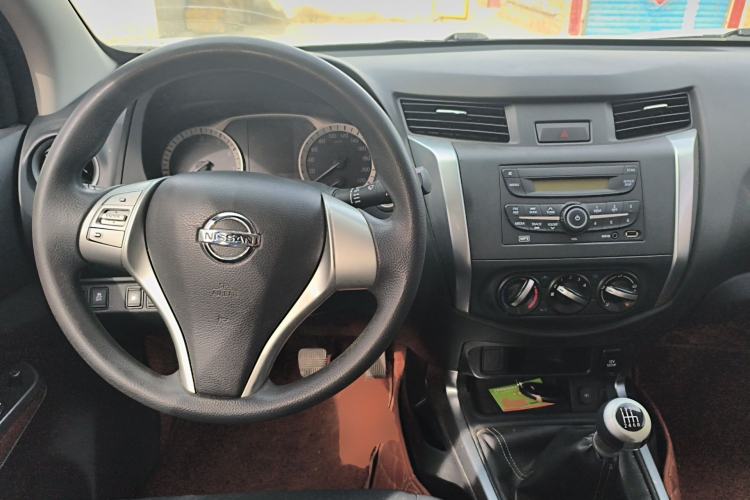 Used Nissan Terra 2018 2.5L Manual Two-Wheel Drive Elite Edition Center Console