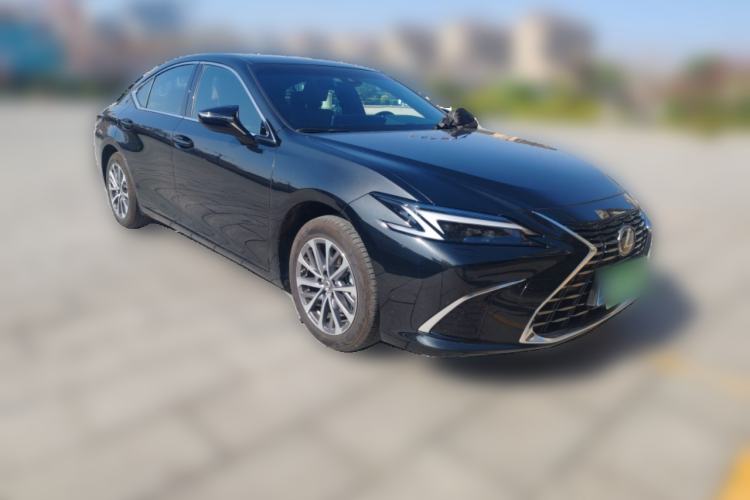 Used Lexus ES 2025 200 Premium Edition Front Right 45 Deg