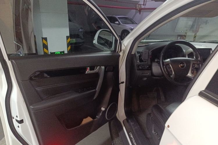 Used Chevrolet Captiva 2014 2.4L 4x4 Flagship Edition 7 Seats
