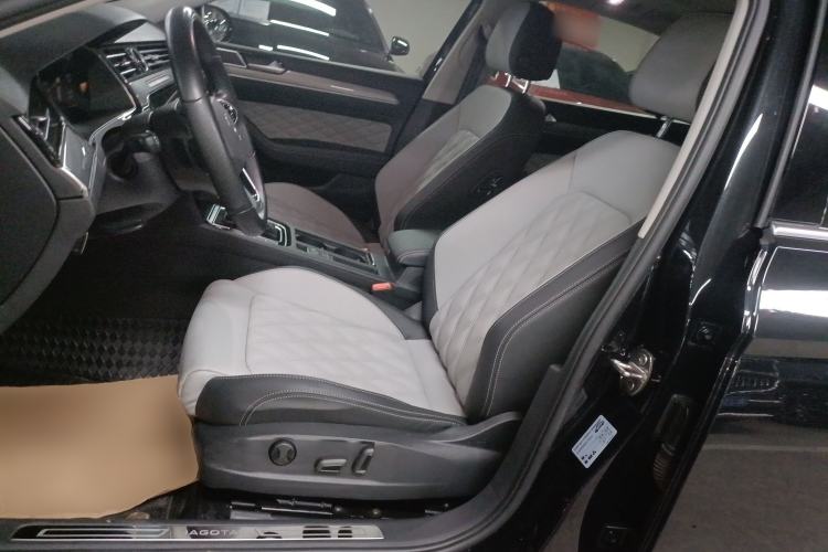 Used Volkswagen Magotan 2023 2 Million Units Limited Edition 330TSI DSG Leading Version Left Front Seat