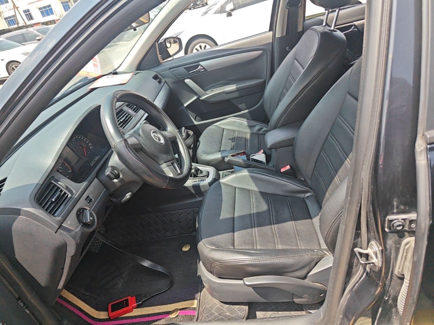 Vordere Reihe im Auto